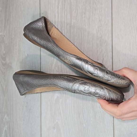 Tory Burch Womens Ruby Pewter silver Logo Flats Ballet shoes sz 9M - Picture 12 of 15